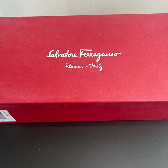 Salvatore Ferragamo 7.5 M RUFINA Quilted  Flats With Bow & Gold Logo Grey Nappa - Picture 3 of 7